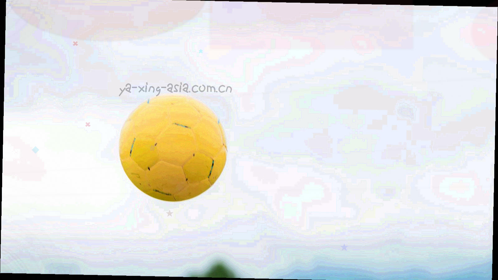 深夜球场边线与网格构成的深色抽象底纹，没有人物与文字